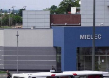 Mielec: Dworzec (formalnie) nie dla niepełnosprawnych.