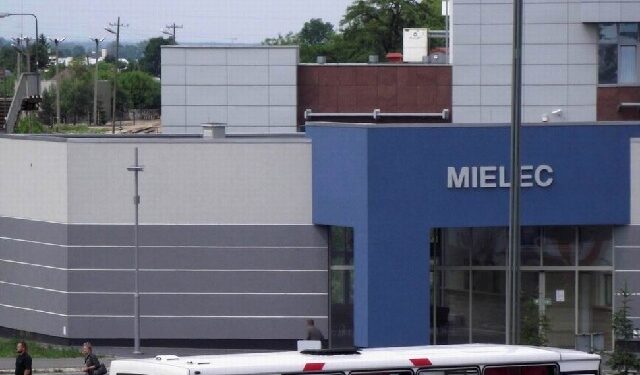 Mielec: Dworzec (formalnie) nie dla niepełnosprawnych.
