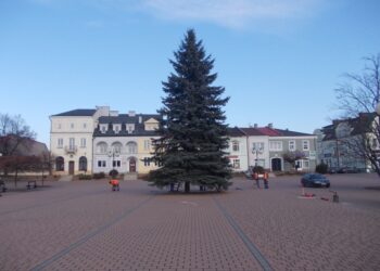 Tarnobrzeg. Już stoi, choć jeszcze nieubrana.