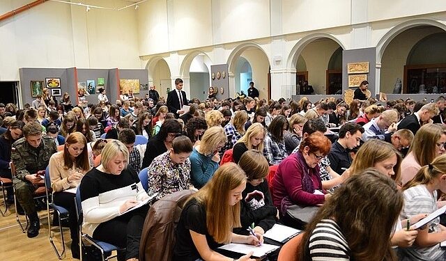 Mielec: Dyktando Niepodległościowe.