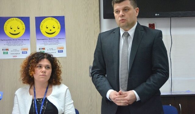 Stalowa Wola: Trwają zbiórki darów w ramach  akcji Pomóż Dzieciom Przetrwać Zimę.