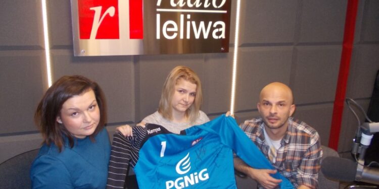 Tarnobrzeg. Rusza CHOINKA ŻYCZEŃ. Licytacja na antenie Radia Leliwa. Zwycięzca zje obiad ze szczypiornistą Sławomirem Szmalem.