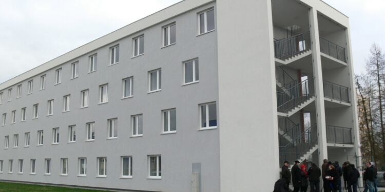 Tarnobrzeg. 36 rodzin otrzymało klucze do mieszkań w nowym bloku socjalnym.