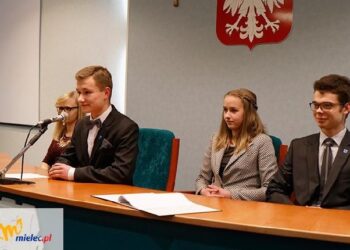 Mielec: Uroczysty debiut Młodzieżowej Rady Miejskiej.