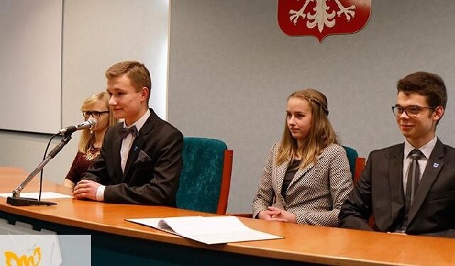 Mielec: Uroczysty debiut Młodzieżowej Rady Miejskiej.
