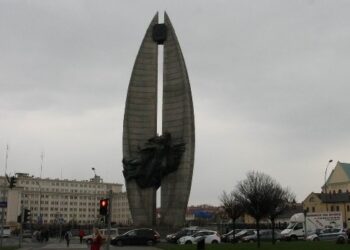 Rzeszów: Pomnik Czynu Rewolucyjnego  to hańba.