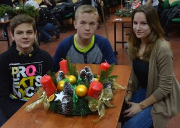 Stalowa Wola: Robili wieńce adwentowe.