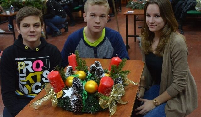 Stalowa Wola: Robili wieńce adwentowe.