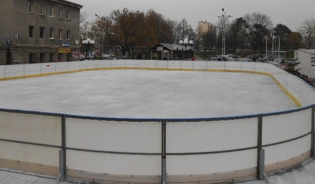 Stalowa Wola: Lodowisko już czynne.