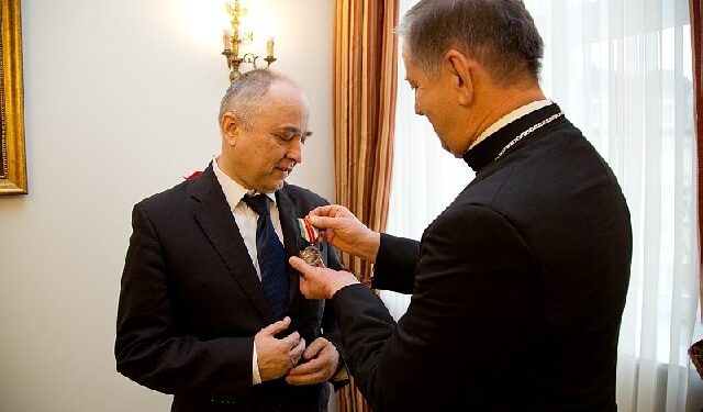 Region: Bogusław Szwedo odznaczony przez biskupa polowego Wojska Polskiego.