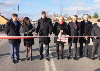 Ożarów: Oddali zmodernizowaną drogę