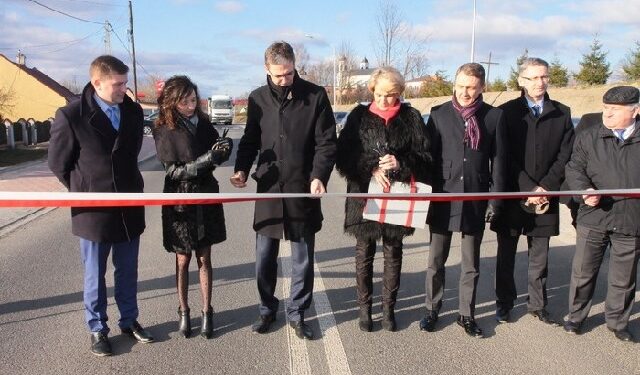 Ożarów: Oddali zmodernizowaną drogę