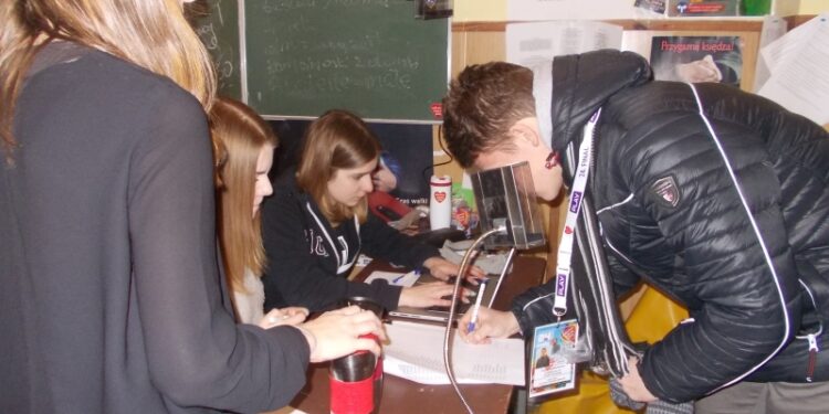 Tarnobrzeg. WOŚP wolontariusze.