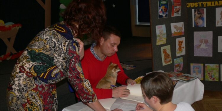 Tarnobrzeg. Autor lektury szkolnej spotkał się z uczniami SP 3.