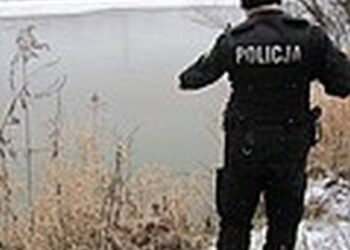 Stalowa Wola: Policjanci uratowali kobietę, która wpadła do Sanu
