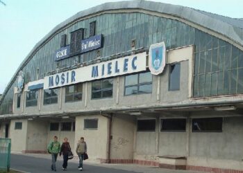 Mielec: Halę sportowo-widowiskową czeka wyburzenie.