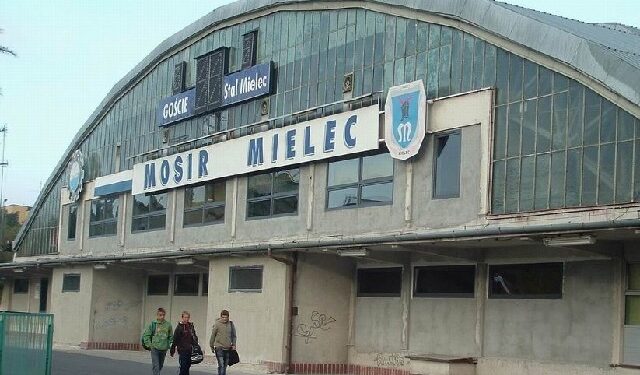 Mielec: Halę sportowo-widowiskową czeka wyburzenie.