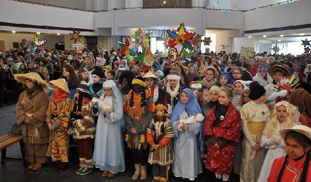 Mielec: Zawitali kolędnicy.