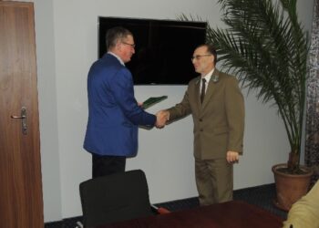 Mielec: Starosta podpisał porozumienia z nadleśniczymi.