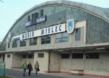 Mielec: Hala zamknięta na cztery spusty.