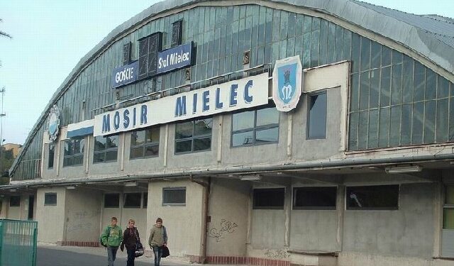Mielec: Hala zamknięta na cztery spusty.