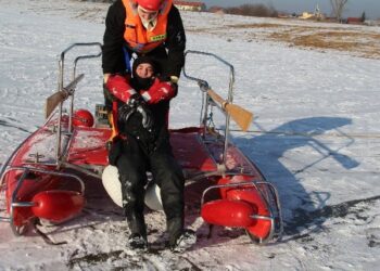Stalowa Wola: Zamarznięte zbiorniki są niebezpieczne