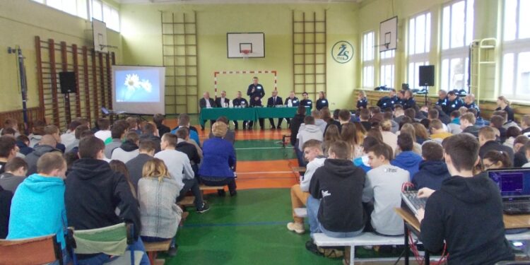 Tarnobrzeg. Rozmowa o „przestępstwach z nienawiści”.