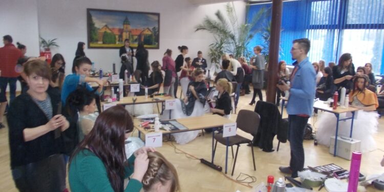 Tarnobrzeg. I Międzyszkolny Konkurs Fryzjerski.