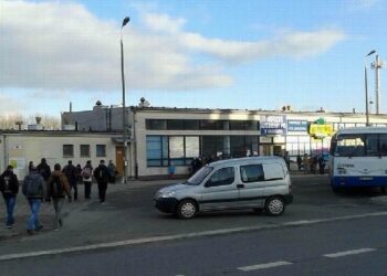 Kolbuszowa: Parkują na placu dworcowym