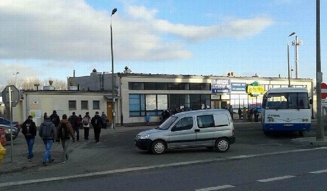 Kolbuszowa: Parkują na placu dworcowym