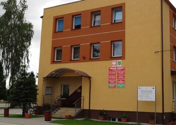 Tuszów Narodowy: Gospodarka niskoemisyjna.