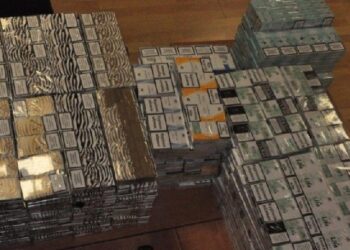 Krasne. Celnicy przechwycili ponad 2 tys. paczek papierosów podczas kontroli drogowej.