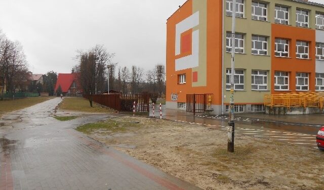 Stalowa Wola: W tym roku więcej miejsc parkingowych przy PSP7.