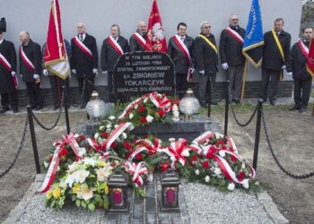 Stalowa Wola: Upamiętnili śmierć Tokarczyka.