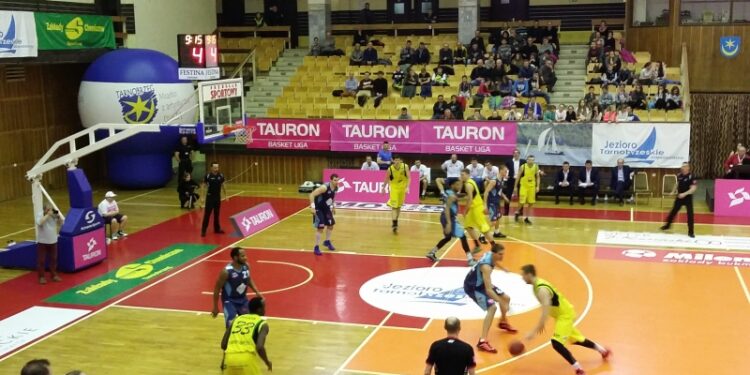 Tarnobrzeg: Koszykarze Siarki znowu przegrywają