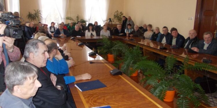 Tarnobrzeg. Lokatorzy trzech bloków będących do niedawna w dyspozycji policji mogą teraz wykupić mieszkania na własność.