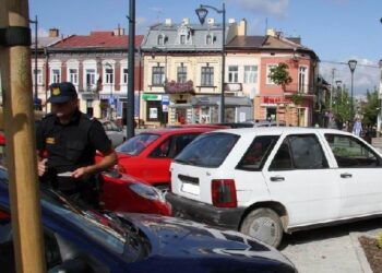 Mielec: Problem zapełnionych parkingów na Rynku