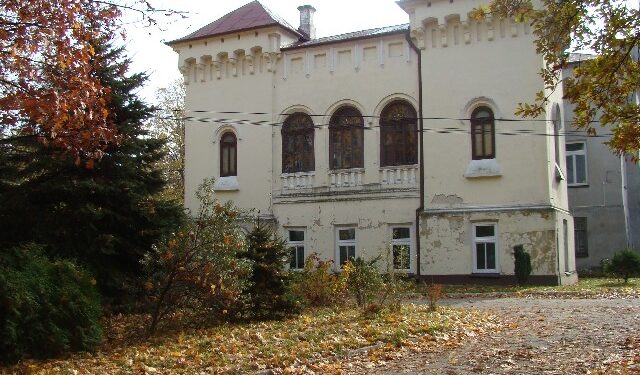 Grębów: Starostwo chce wyremontować zabytkowy internat SOSW