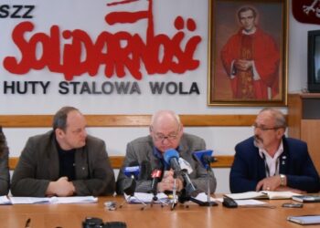 Stalowa Wola: Związkowcy HSW grożą protestami w obawie o KRABA i RAKA