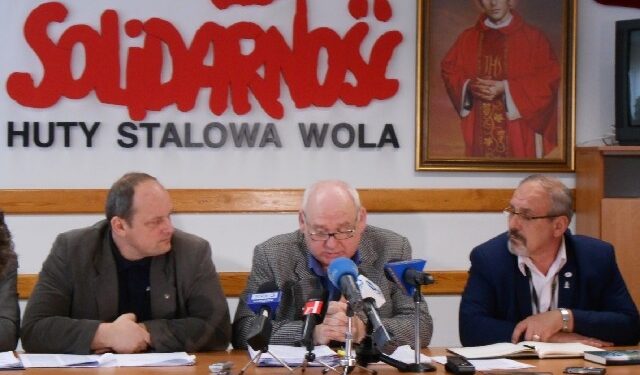 Stalowa Wola: Związkowcy HSW grożą protestami w obawie o KRABA i RAKA