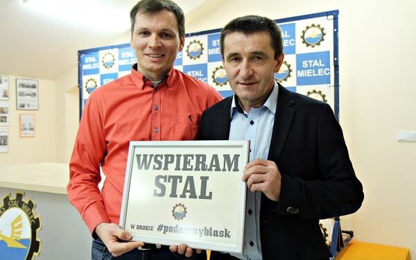 Mielec: Ultramaratończyk  odwiedził  piłkarzy
