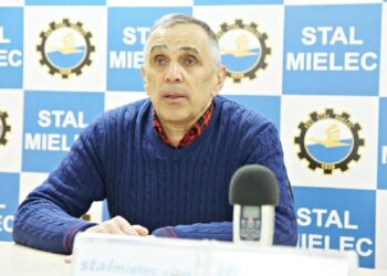 Mielec: Przed nimi 700 km.