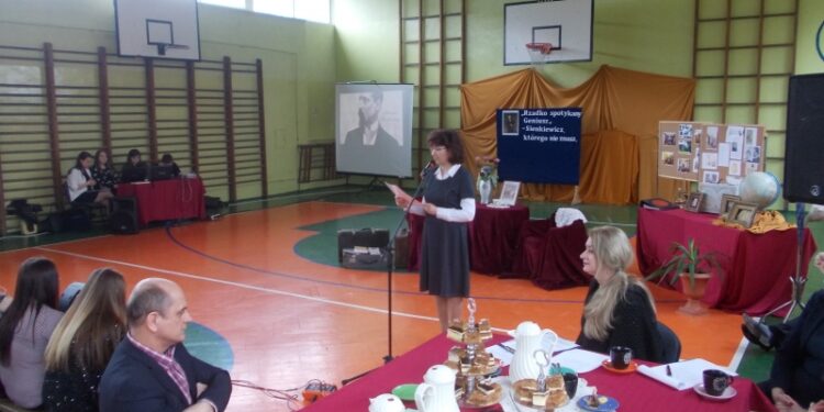 Tarnobrzeg. Seminarium o Sienkiewiczu.