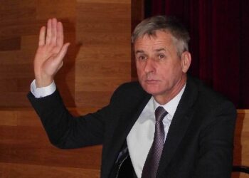 Kłapówka: Plac zabaw pełen rozbitego szkła