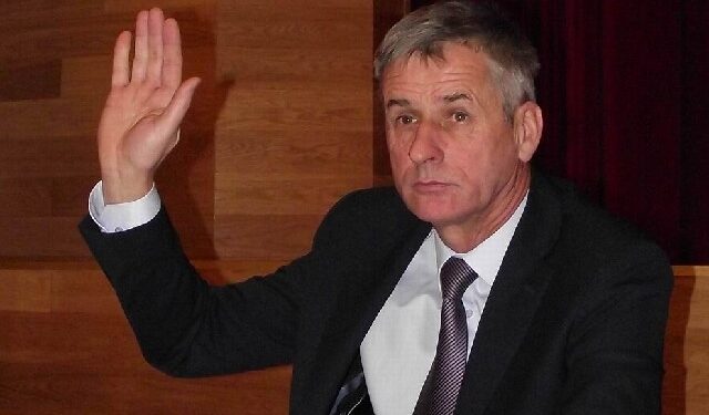 Kłapówka: Plac zabaw pełen rozbitego szkła