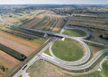 Tuszów Narodowy: Spór o skrzyżowanie z obwodnicą