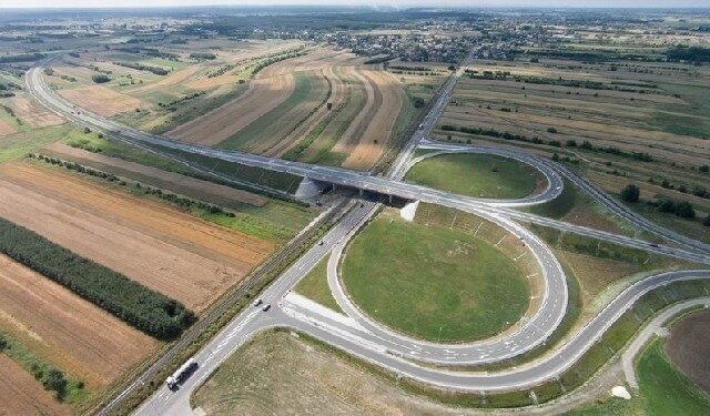 Tuszów Narodowy: Spór o skrzyżowanie z obwodnicą