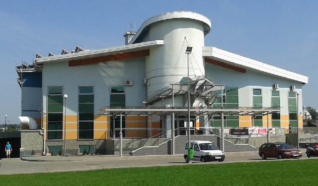 Kolbuszowa: Ciasnota na basenie