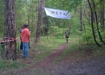 Grębów: Biegali po lesie