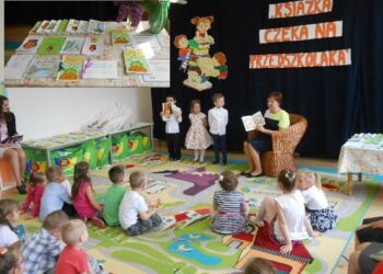 Stalowa Wola: Przedszkolaki tworzyły swoje pierwsze w życiu książki
